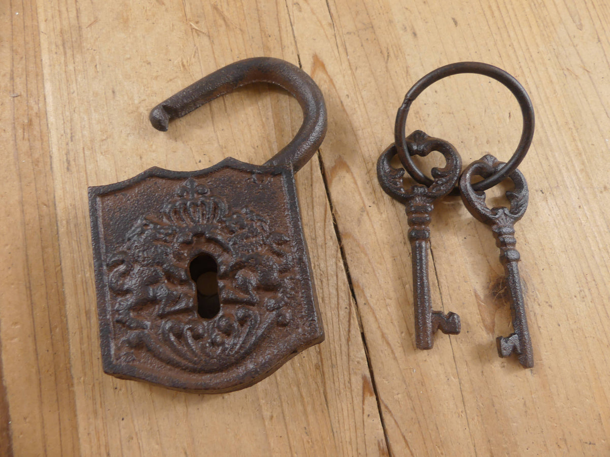 LARGE CAST IRON LOCK AND KEY SET (PROP)