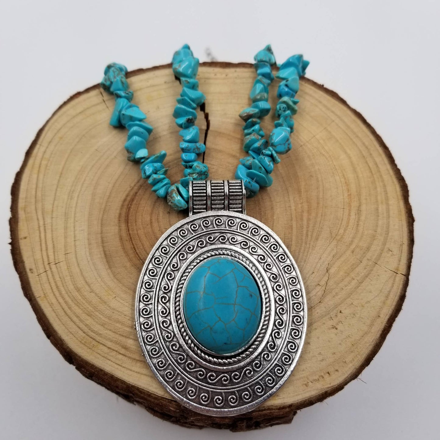 Classic Retro Medieval Turquoise Gravel Necklace