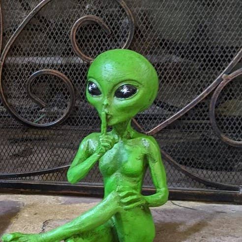 Alien Ledge Loungers “Peace & Quiet” 10″ H Figurine Set