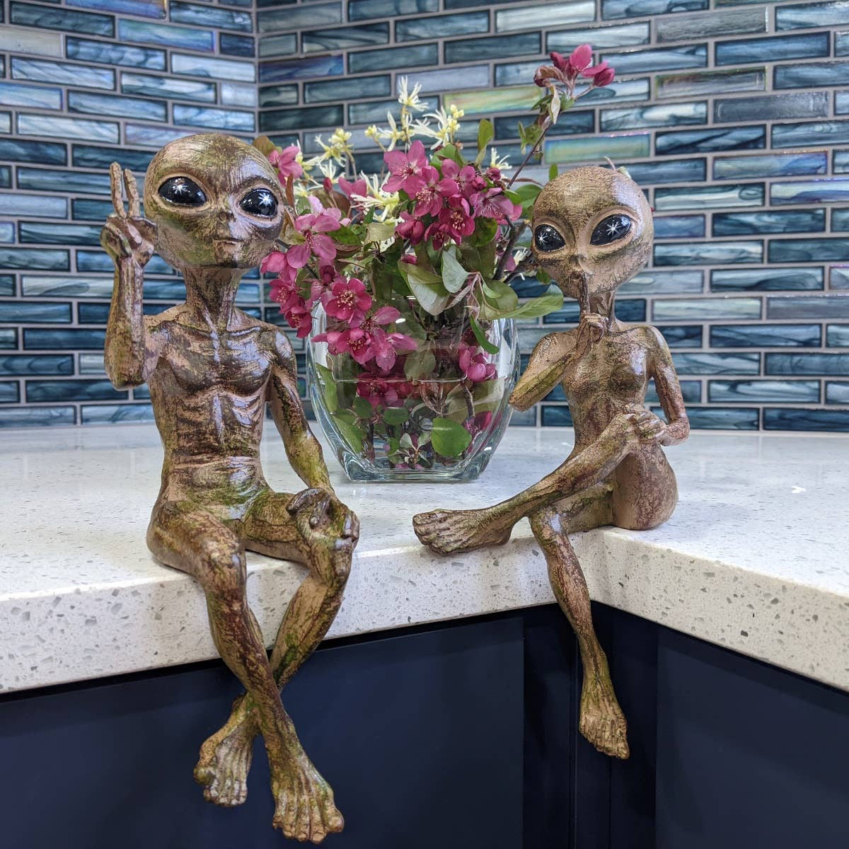 Alien Ledge Loungers “Peace & Quiet” 10″ H Figurine Set