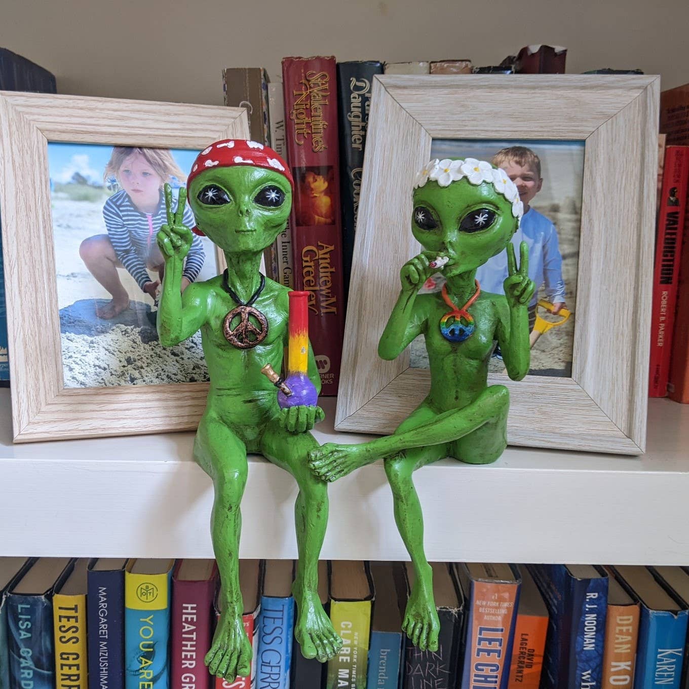 “Hippie and Stoner” 10 Inch H Alien Shelf Sitter Statues