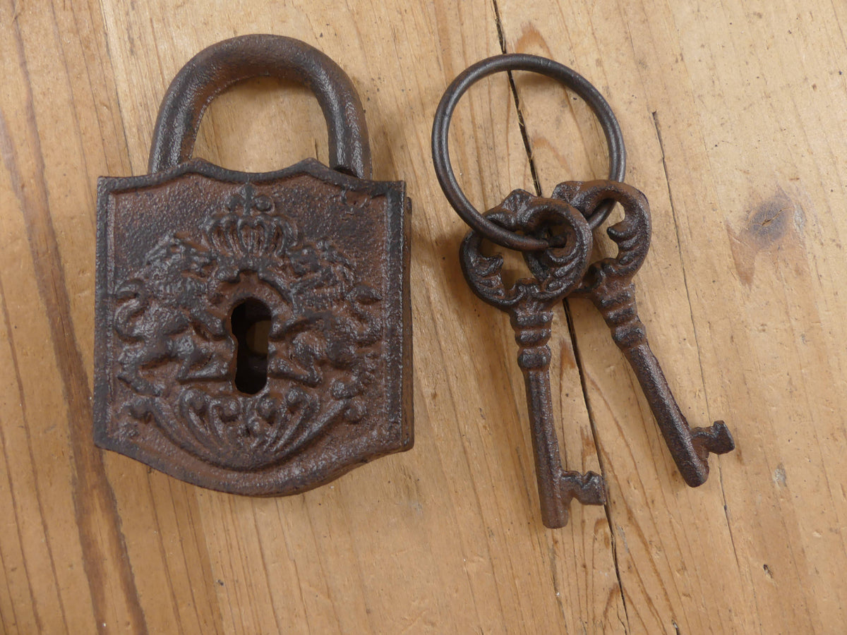 LARGE CAST IRON LOCK AND KEY SET (PROP)