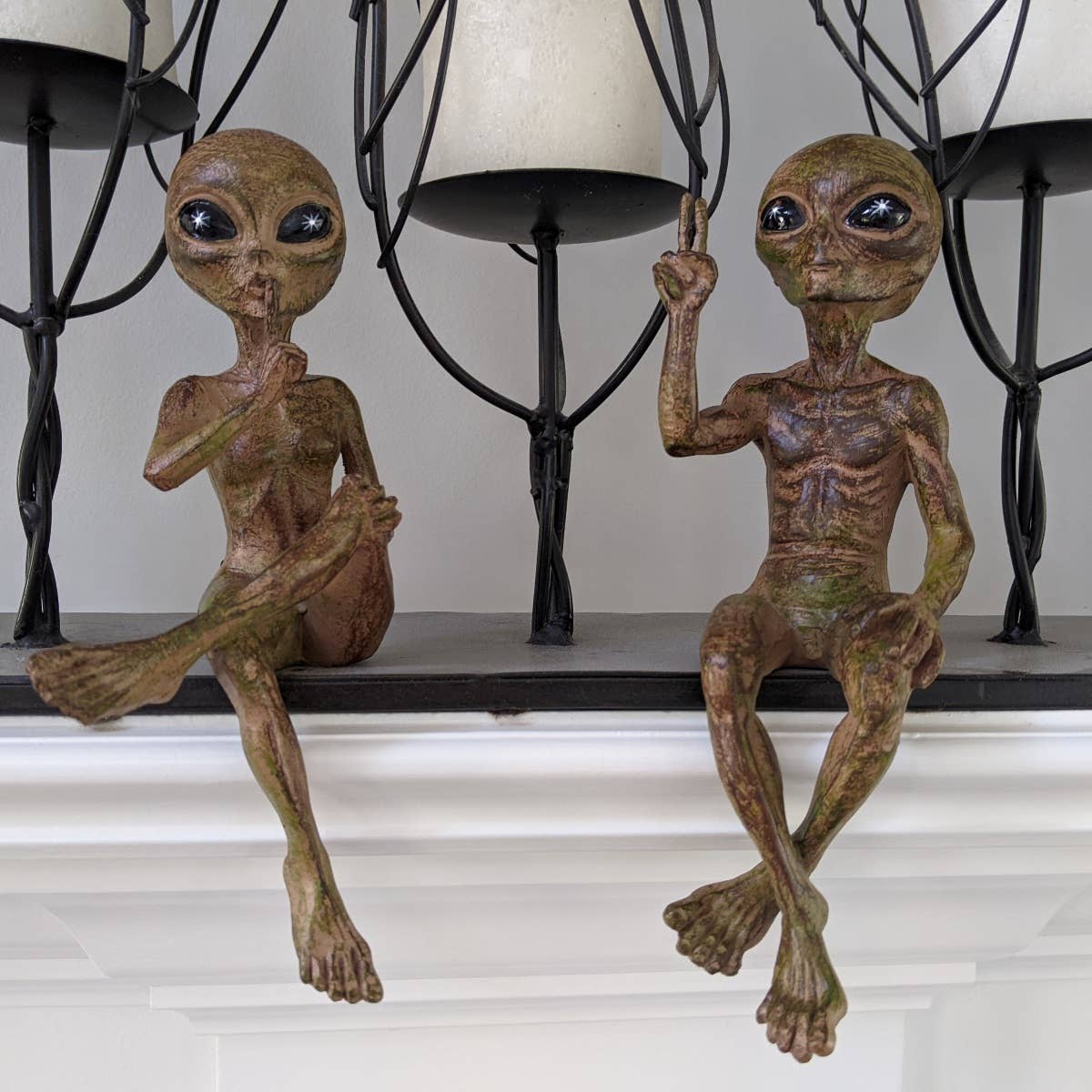 Alien Ledge Loungers “Peace & Quiet” 10″ H Figurine Set