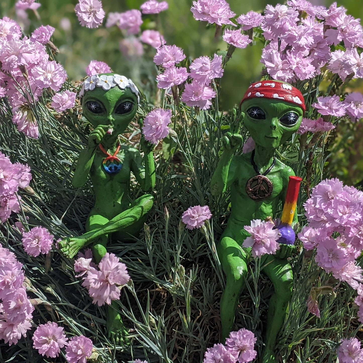 “Hippie and Stoner” 10 Inch H Alien Shelf Sitter Statues