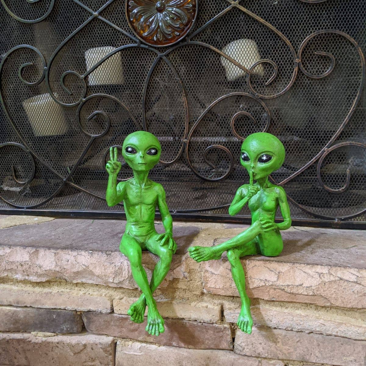 Alien Ledge Loungers “Peace & Quiet” 10″ H Figurine Set
