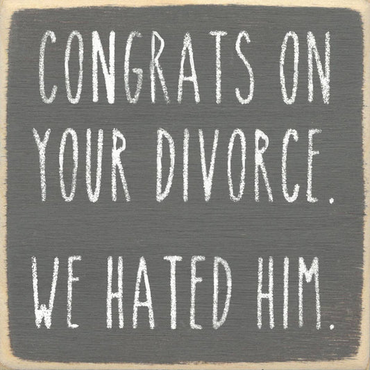 Text sign on a wooden background with a humorous message about divorce.