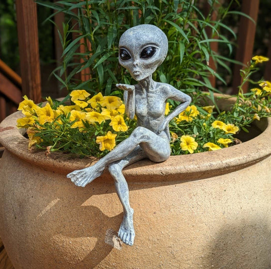 Alien Invasion 'The Flirty' 10” H Female Alien Shelf Sitter