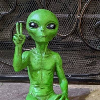 Alien Ledge Loungers “Peace & Quiet” 10″ H Figurine Set